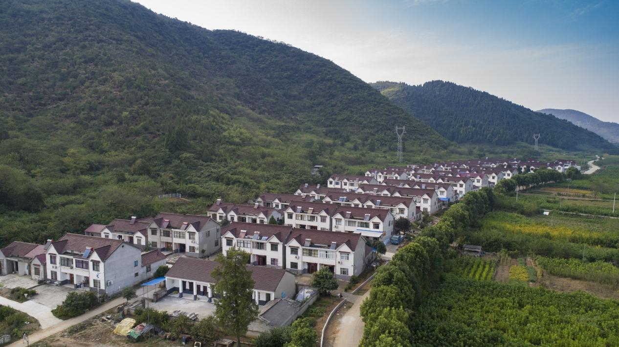 "宋冲村位于青阳县东南部,距离酉华镇7公里,位置较为偏远,一直以来